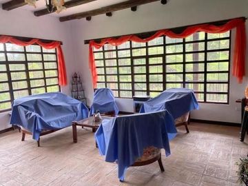Oportunidad Finca en venta con 7.5 hectáreas de terreno y elegante casa a 8km de Gualaceo