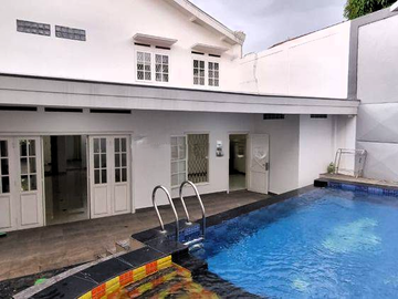 Rumah Dijual di Cimandiri Bintaro Bagus dan ada kolam renang
