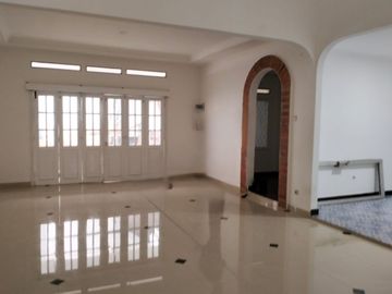 Rumah Dijual di Cimandiri Bintaro Bagus dan ada kolam renang