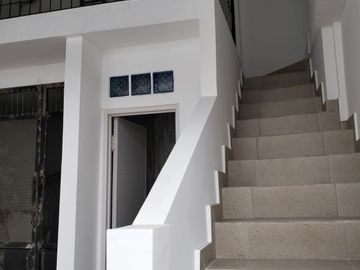 Rumah Dijual di Cimandiri Bintaro Bagus dan ada kolam renang