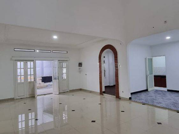 Rumah Dijual di Cimandiri Bintaro Bagus dan ada kolam renang