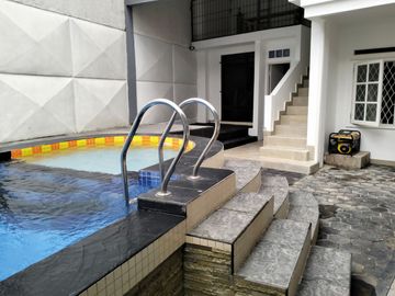 Rumah Dijual di Cimandiri Bintaro Bagus dan ada kolam renang