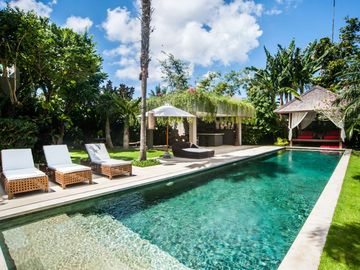 For Sale: Luxurious 4-Bedroom Villa in Central Seminyak Near the Beach – Perfect for Investment