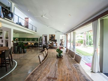 For Sale: Luxurious 4-Bedroom Villa in Central Seminyak Near the Beach – Perfect for Investment