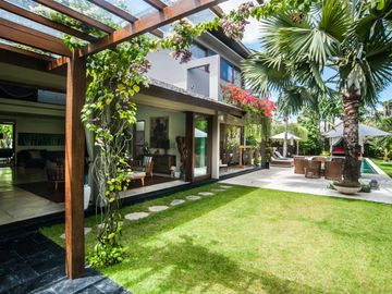 For Sale: Luxurious 4-Bedroom Villa in Central Seminyak Near the Beach – Perfect for Investment
