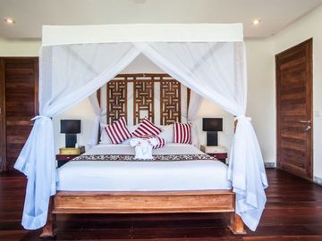 For Sale: Luxurious 4-Bedroom Villa in Central Seminyak Near the Beach – Perfect for Investment