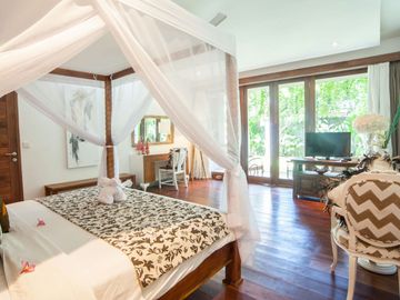 For Sale: Luxurious 4-Bedroom Villa in Central Seminyak Near the Beach – Perfect for Investment