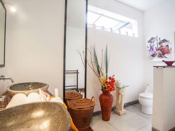 For Sale: Luxurious 4-Bedroom Villa in Central Seminyak Near the Beach – Perfect for Investment