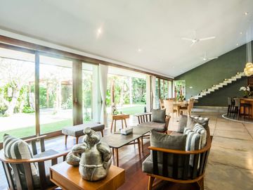 For Sale: Luxurious 4-Bedroom Villa in Central Seminyak Near the Beach – Perfect for Investment