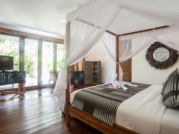 For Sale: Luxurious 4-Bedroom Villa in Central Seminyak Near the Beach – Perfect for Investment