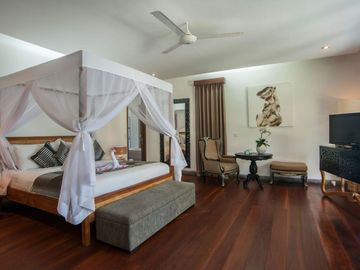 For Sale: Luxurious 4-Bedroom Villa in Central Seminyak Near the Beach – Perfect for Investment