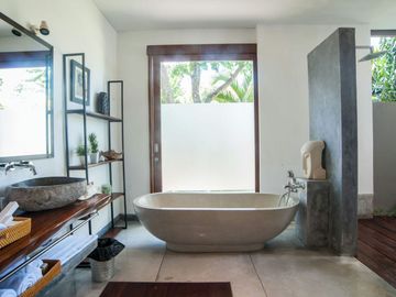 For Sale: Luxurious 4-Bedroom Villa in Central Seminyak Near the Beach – Perfect for Investment