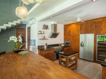 For Sale: Luxurious 4-Bedroom Villa in Central Seminyak Near the Beach – Perfect for Investment