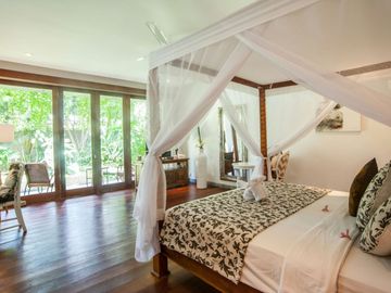 For Sale: Luxurious 4-Bedroom Villa in Central Seminyak Near the Beach – Perfect for Investment
