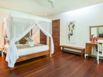 For Sale: Luxurious 4-Bedroom Villa in Central Seminyak Near the Beach – Perfect for Investment