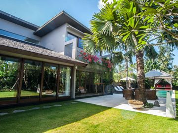 For Sale: Luxurious 4-Bedroom Villa in Central Seminyak Near the Beach – Perfect for Investment