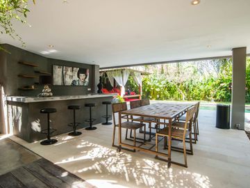 For Sale: Luxurious 4-Bedroom Villa in Central Seminyak Near the Beach – Perfect for Investment