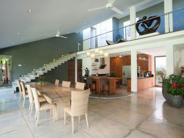 For Sale: Luxurious 4-Bedroom Villa in Central Seminyak Near the Beach – Perfect for Investment