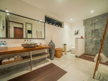 For Sale: Luxurious 4-Bedroom Villa in Central Seminyak Near the Beach – Perfect for Investment