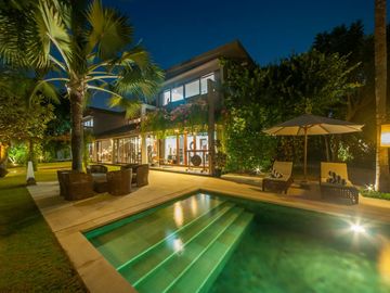 For Sale: Luxurious 4-Bedroom Villa in Central Seminyak Near the Beach – Perfect for Investment