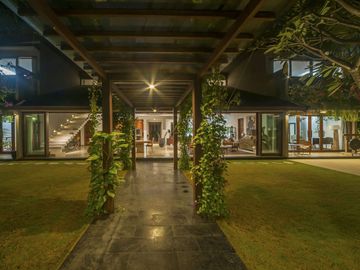 For Sale: Luxurious 4-Bedroom Villa in Central Seminyak Near the Beach – Perfect for Investment