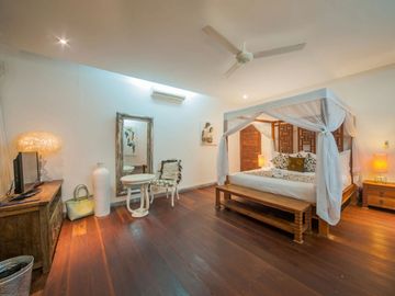 For Sale: Luxurious 4-Bedroom Villa in Central Seminyak Near the Beach – Perfect for Investment