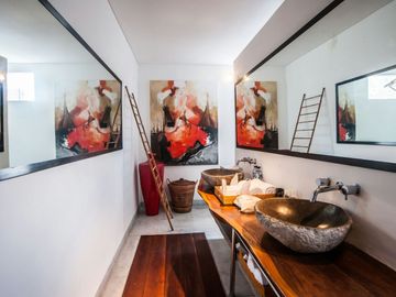 For Sale: Luxurious 4-Bedroom Villa in Central Seminyak Near the Beach – Perfect for Investment