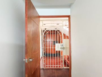 ALQUILER DE OFICINA EN EXCELENTE UBICACIÓN - PISO 4 SIN ASCENSOR