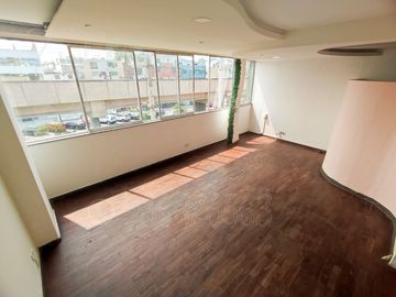 ALQUILER DE OFICINA EN EXCELENTE UBICACIÓN - PISO 4 SIN ASCENSOR