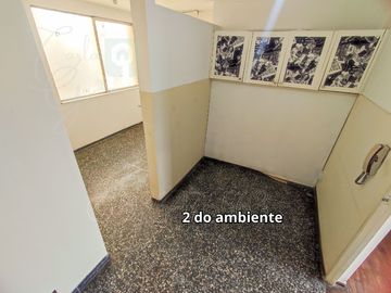 ALQUILER DE OFICINA EN EXCELENTE UBICACIÓN - PISO 4 SIN ASCENSOR