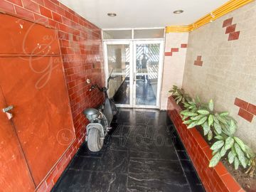 ALQUILER DE OFICINA EN EXCELENTE UBICACIÓN - PISO 4 SIN ASCENSOR