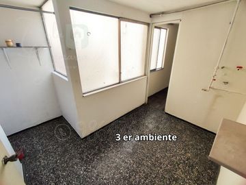 ALQUILER DE OFICINA EN EXCELENTE UBICACIÓN - PISO 4 SIN ASCENSOR
