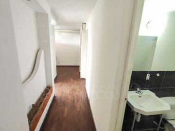 ALQUILER DE OFICINA EN EXCELENTE UBICACIÓN - PISO 4 SIN ASCENSOR