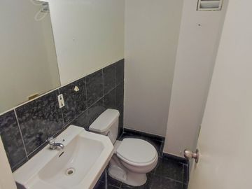 ALQUILER DE OFICINA EN EXCELENTE UBICACIÓN - PISO 4 SIN ASCENSOR