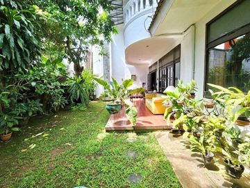 Rumah Lingkungan Ekspatriat Pejabat Area Jati Padang, 90 Meter Ke Jatipadang Raya, Bisa Beli 30 Persen Tanahnya