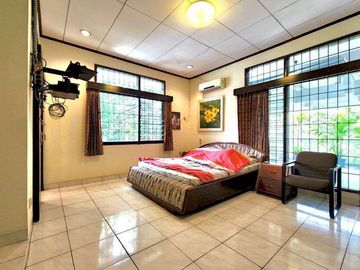 Rumah Lingkungan Ekspatriat Pejabat Area Jati Padang, 90 Meter Ke Jatipadang Raya, Bisa Beli 30 Persen Tanahnya