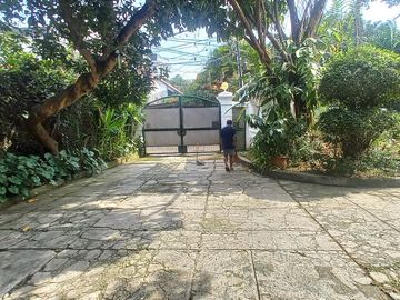 Rumah Lingkungan Ekspatriat Pejabat Area Jati Padang, 90 Meter Ke Jatipadang Raya, Bisa Beli 30 Persen Tanahnya