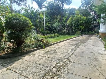 Rumah Lingkungan Ekspatriat Pejabat Area Jati Padang, 90 Meter Ke Jatipadang Raya, Bisa Beli 30 Persen Tanahnya