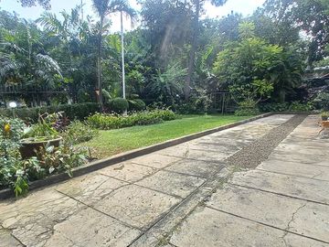 Rumah Lingkungan Ekspatriat Pejabat Area Jati Padang, 90 Meter Ke Jatipadang Raya, Bisa Beli 30 Persen Tanahnya