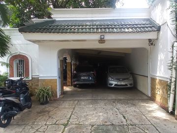 Rumah Lingkungan Ekspatriat Pejabat Area Jati Padang, 90 Meter Ke Jatipadang Raya, Bisa Beli 30 Persen Tanahnya