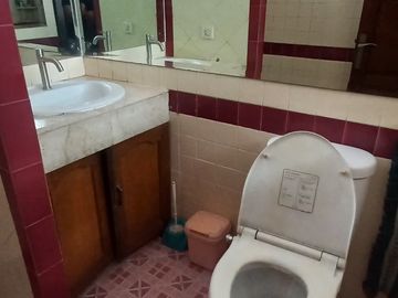 Rumah Lingkungan Ekspatriat Pejabat Area Jati Padang, 90 Meter Ke Jatipadang Raya, Bisa Beli 30 Persen Tanahnya