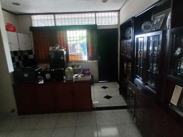 Rumah Lingkungan Ekspatriat Pejabat Area Jati Padang, 90 Meter Ke Jatipadang Raya, Bisa Beli 30 Persen Tanahnya