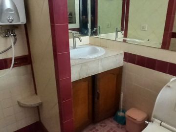 Rumah Lingkungan Ekspatriat Pejabat Area Jati Padang, 90 Meter Ke Jatipadang Raya, Bisa Beli 30 Persen Tanahnya
