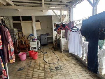 Rumah Lingkungan Ekspatriat Pejabat Area Jati Padang, 90 Meter Ke Jatipadang Raya, Bisa Beli 30 Persen Tanahnya