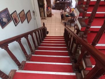 Rumah Lingkungan Ekspatriat Pejabat Area Jati Padang, 90 Meter Ke Jatipadang Raya, Bisa Beli 30 Persen Tanahnya