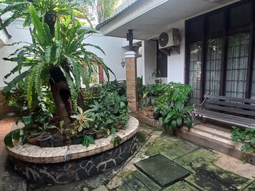 Rumah Lingkungan Ekspatriat Pejabat Area Jati Padang, 90 Meter Ke Jatipadang Raya, Bisa Beli 30 Persen Tanahnya