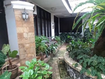 Rumah Lingkungan Ekspatriat Pejabat Area Jati Padang, 90 Meter Ke Jatipadang Raya, Bisa Beli 30 Persen Tanahnya