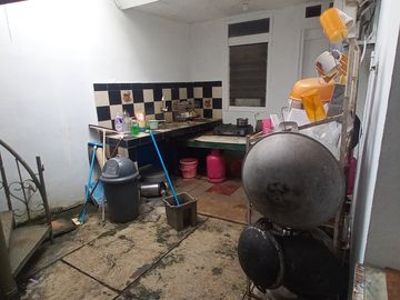 Rumah Lingkungan Ekspatriat Pejabat Area Jati Padang, 90 Meter Ke Jatipadang Raya, Bisa Beli 30 Persen Tanahnya
