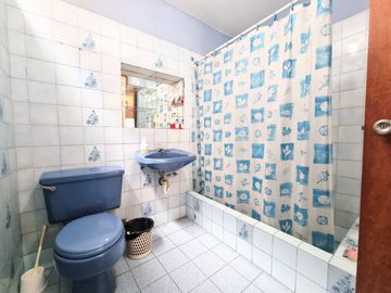 VENDO AMPLIA CASA EN CARABAYLLO