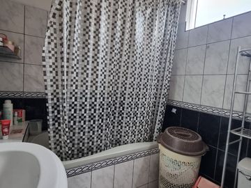 VENDO AMPLIA CASA EN CARABAYLLO